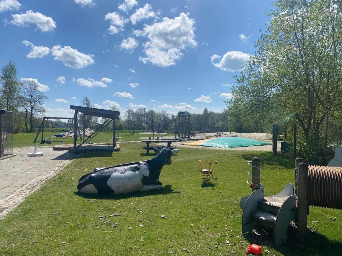 Pipowagens Bij Pannenkoekenrestaurant & Camping De Koppenjan 'Een Uniek Verblijf Met Kinderspeelboerderij' Jubbega-Schurega Exteriör bild